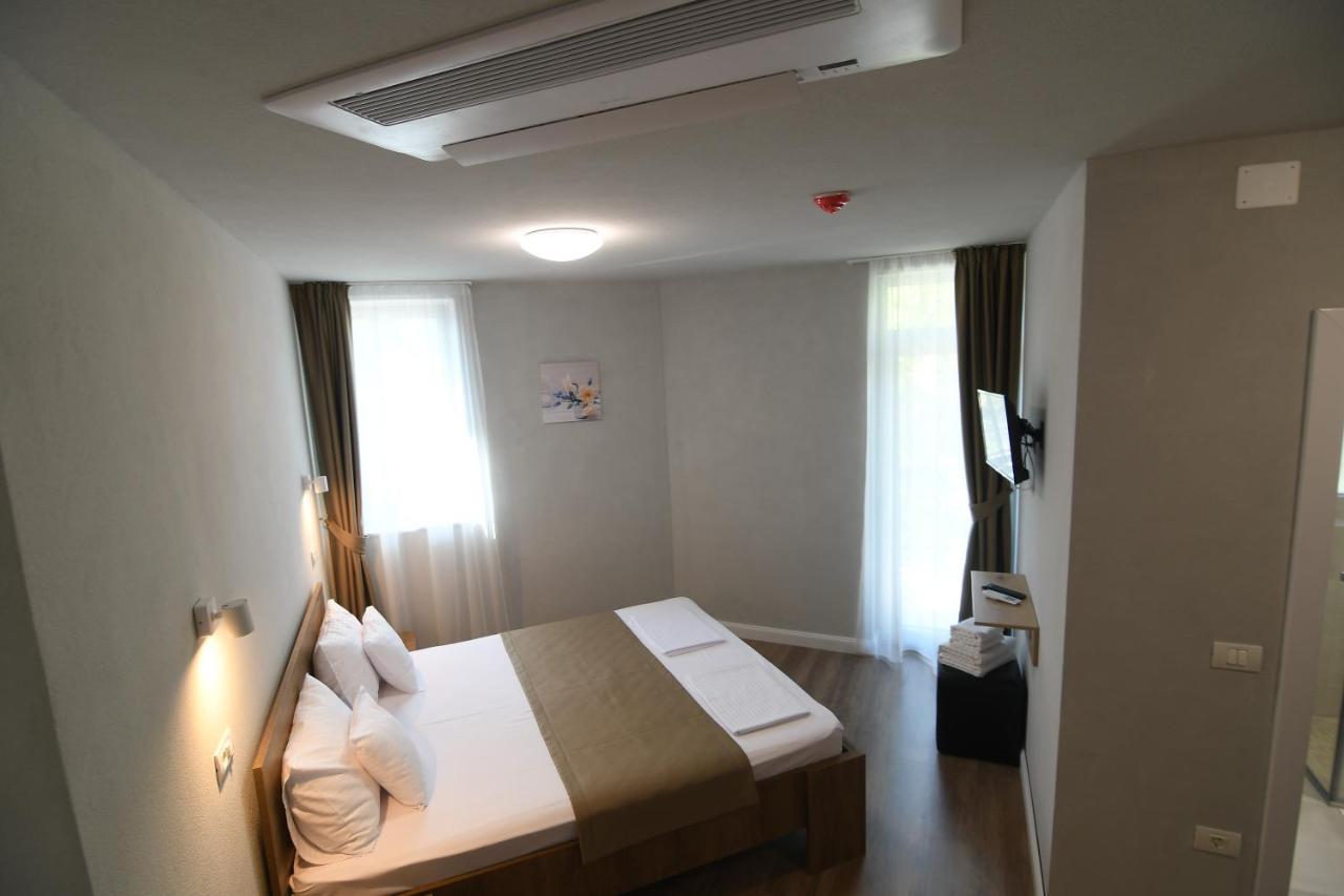 Octogon Hotel Baile Felix Exterior photo